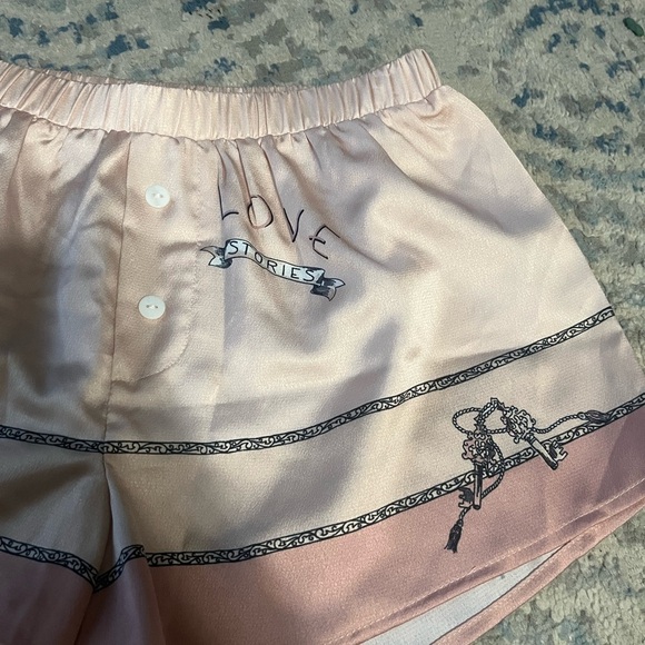 Love stories pull on short XS - Picture 2 of 4